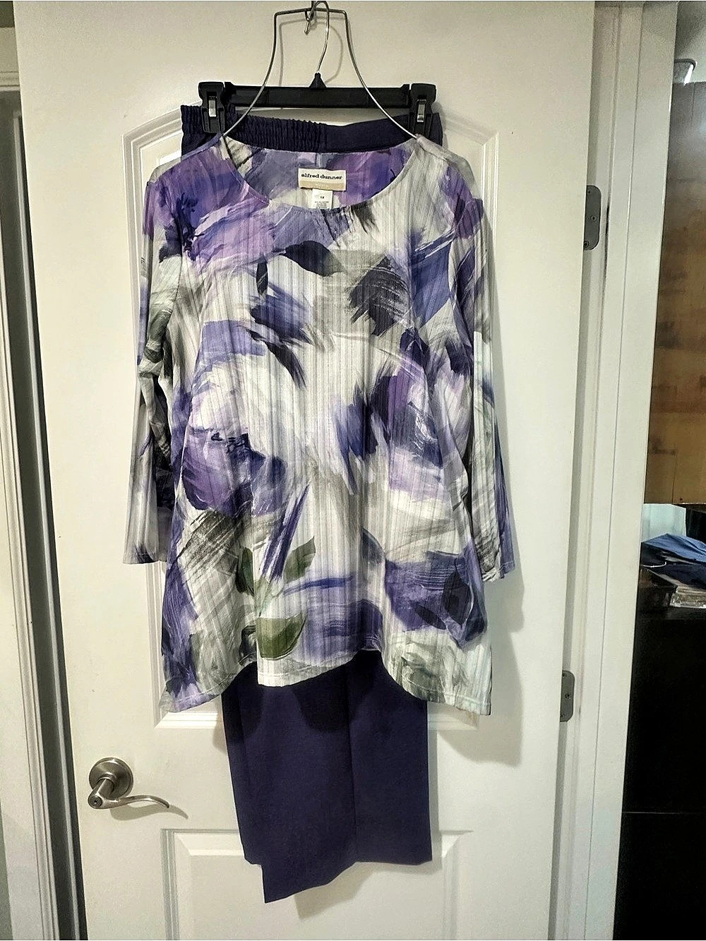 Alfred Dunner Woman 2-Piece Pant Set 1X/18 – Purple Floral Sharkbite Top & Pants
